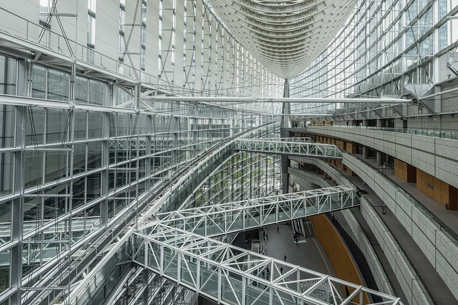 arquitectura Interior amplio de un edificio público con recorridos peatonales