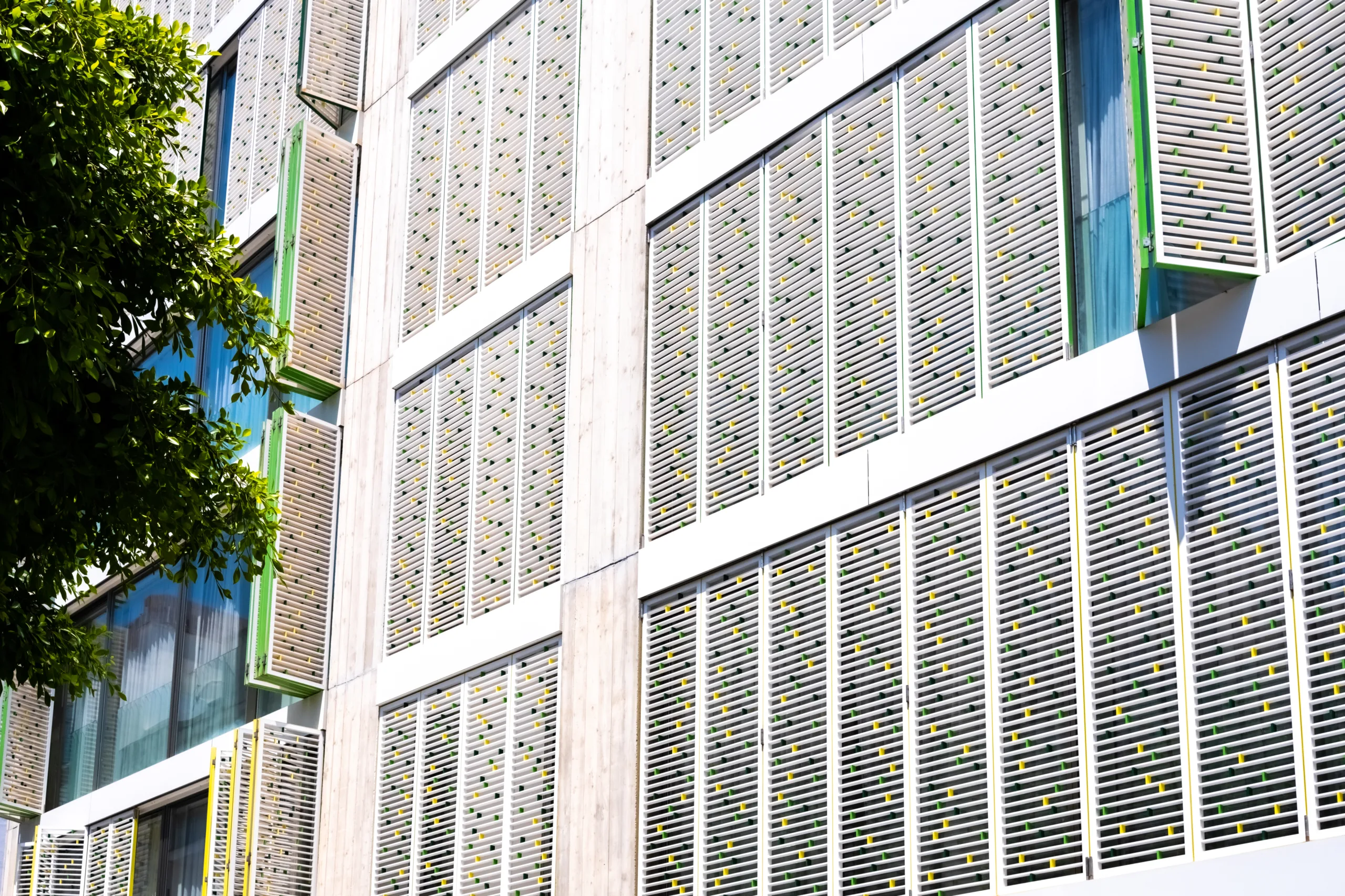 Modern sliding blinds decorated with colors to protect the inter Fachada Ventilada 4