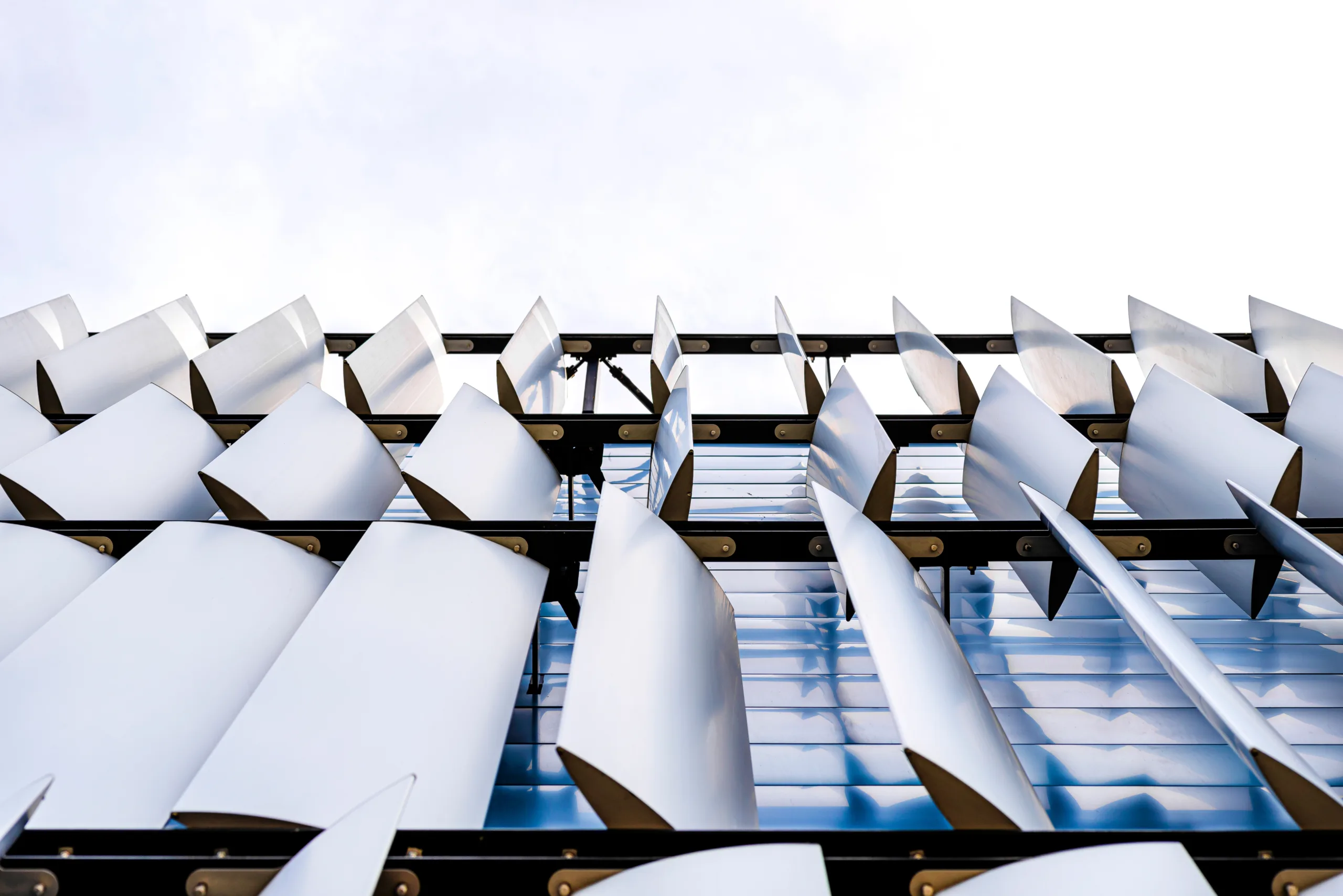 The facade of a modern building with an innovative facade made of automatic, movable blinds. Fachada Ventilada 5